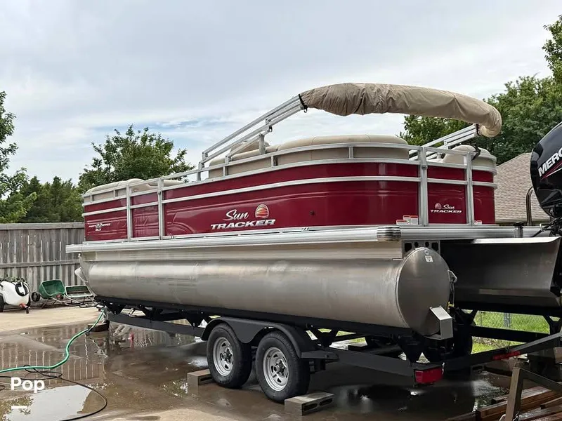 The Image of Sun Tracker Party-Barge 22DLX 2024 - 16619917