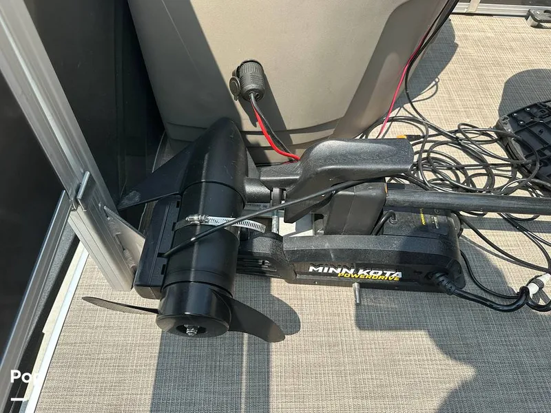 Slide: The Image of Tracker Fishin' 20 Barge DLX 2025 - 16629620