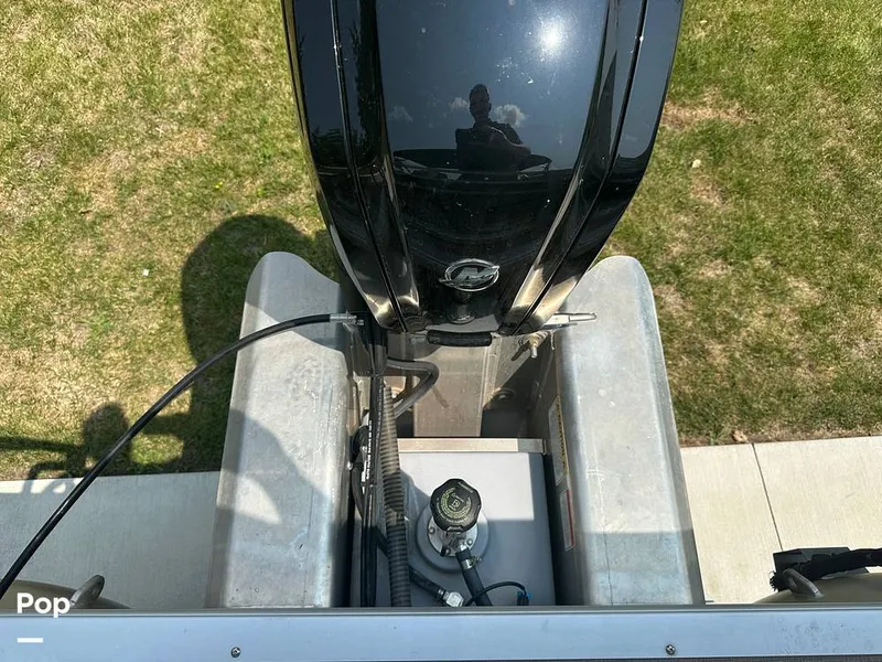 Slide: The Image of Tracker Fishin' 20 Barge DLX 2025 - 16629612