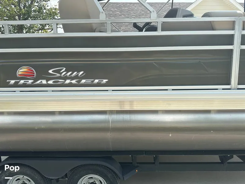 Slide: The Image of Tracker Fishin' 20 Barge DLX 2025 - 16629658