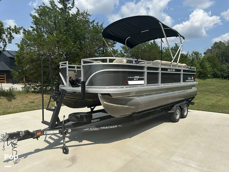 Slide: The Image of Tracker Fishin' 20 Barge DLX 2025 - 16629641