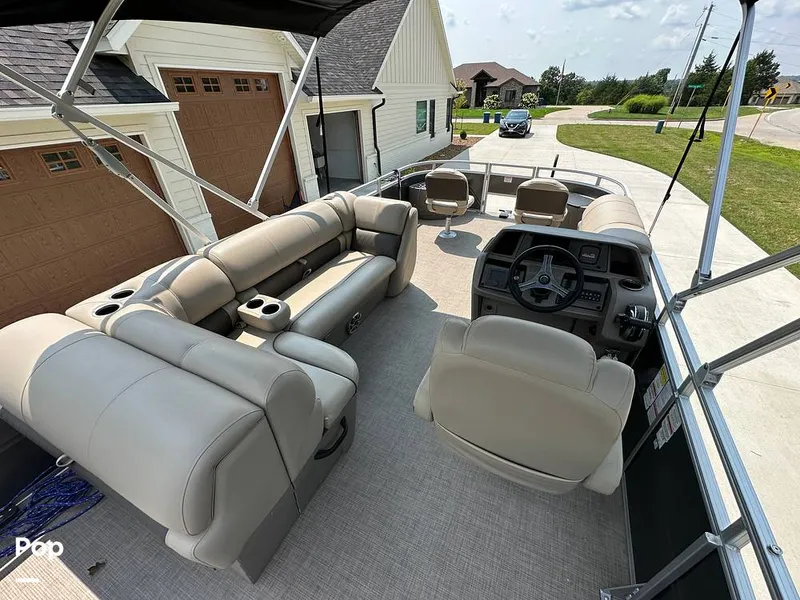 Slide: The Image of Tracker Fishin' 20 Barge DLX 2025 - 16629629