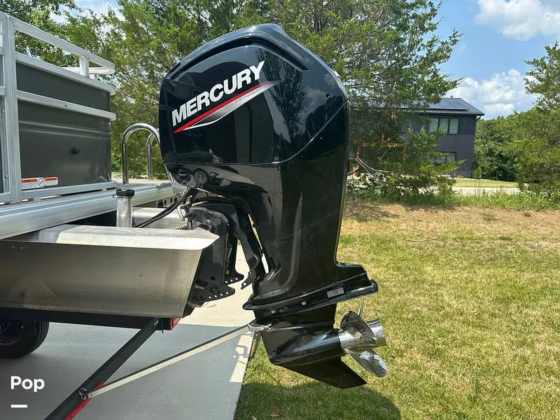 Slide: The Image of Tracker Fishin' 20 Barge DLX 2025 - 16629655