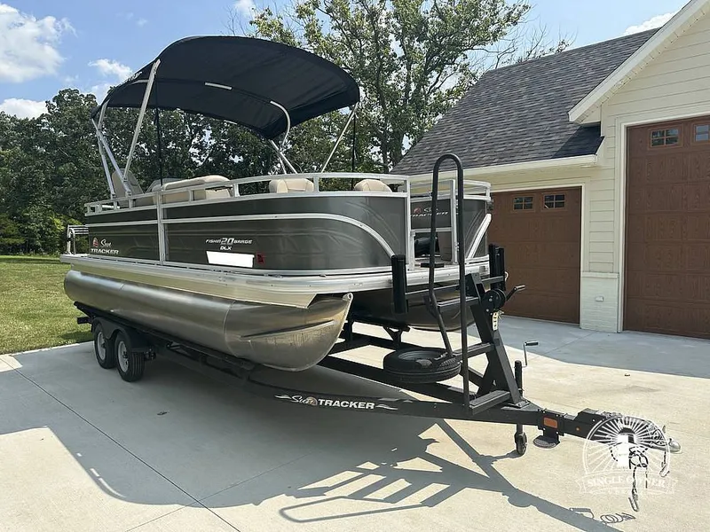 The Image of Tracker Fishin' 20 Barge DLX 2025 - 16629584