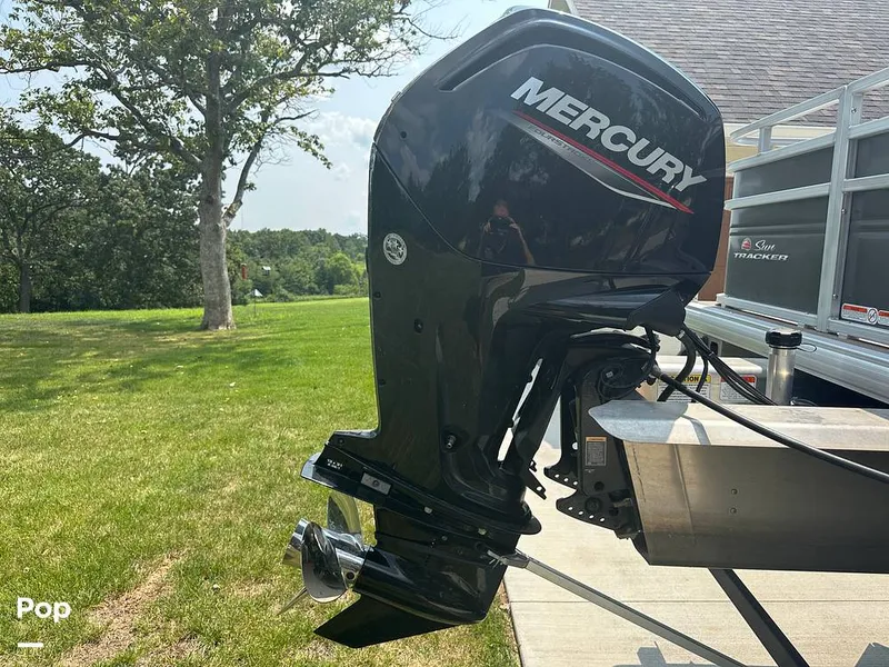 Slide: The Image of Tracker Fishin' 20 Barge DLX 2025 - 16629654