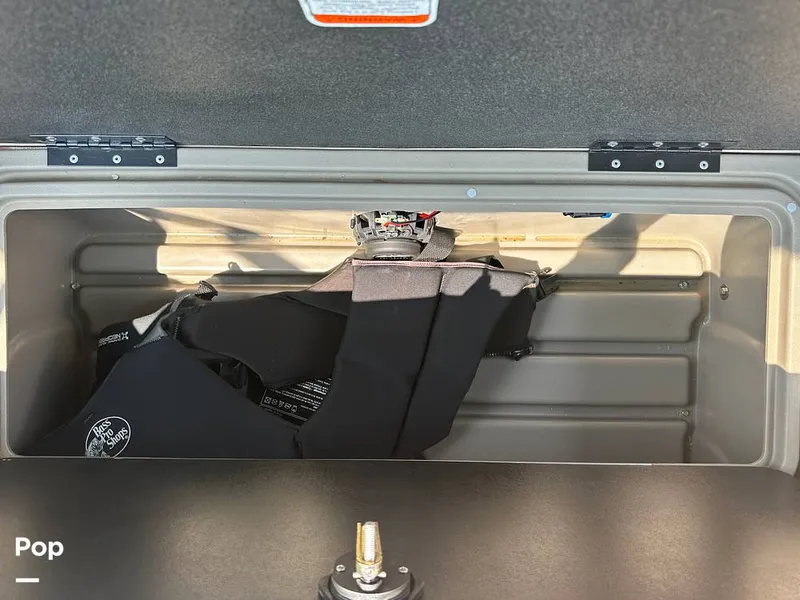 Slide: The Image of Tracker Fishin' 20 Barge DLX 2025 - 16629602