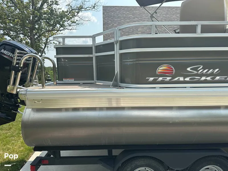 Slide: The Image of Tracker Fishin' 20 Barge DLX 2025 - 16629657