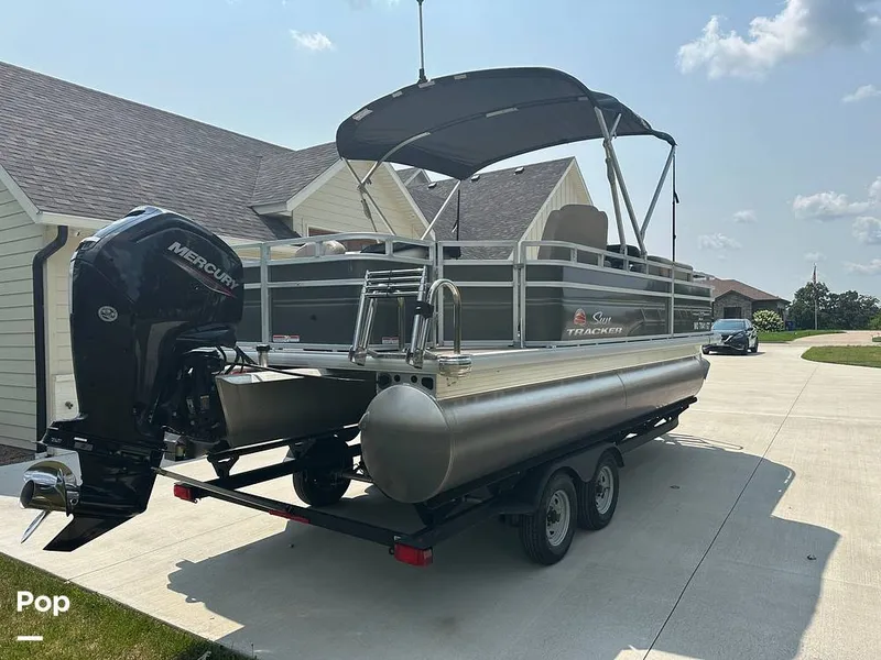 Slide: The Image of Tracker Fishin' 20 Barge DLX 2025 - 16629638