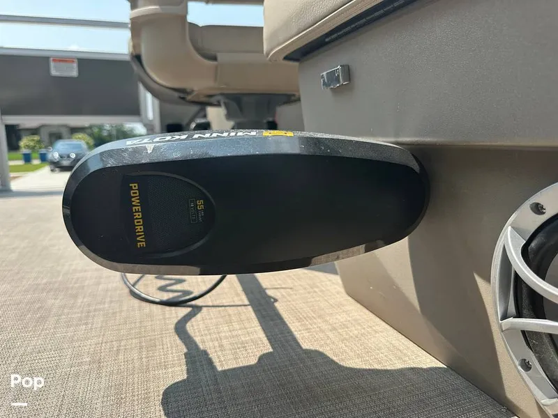 Slide: The Image of Tracker Fishin' 20 Barge DLX 2025 - 16629621