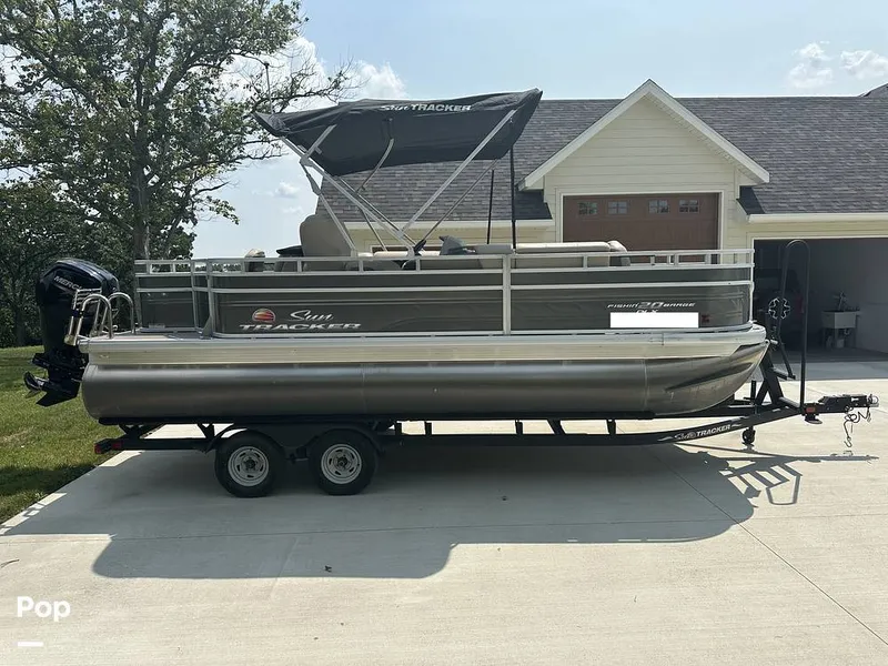 Slide: The Image of Tracker Fishin' 20 Barge DLX 2025 - 16629639