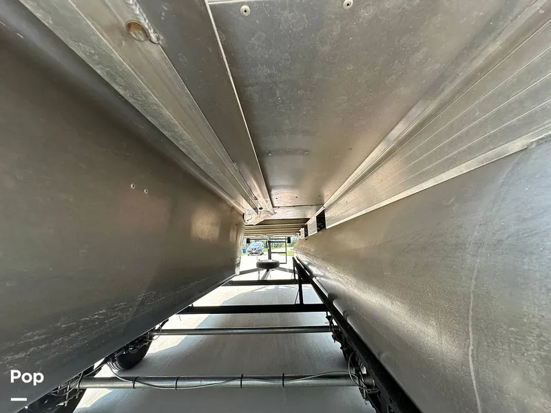 Slide: The Image of Tracker Fishin' 20 Barge DLX 2025 - 16629653