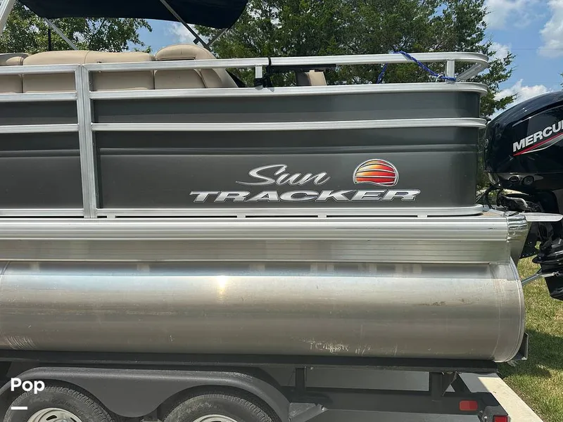 Slide: The Image of Tracker Fishin' 20 Barge DLX 2025 - 16629645