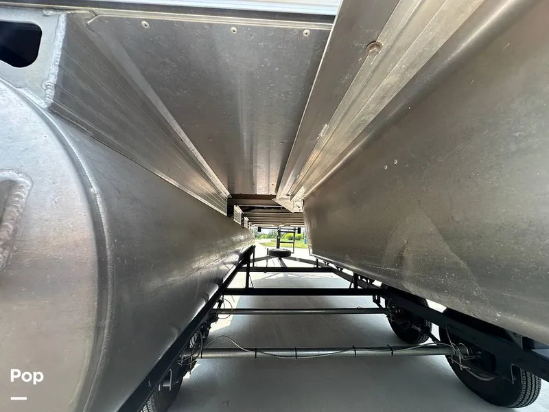 Slide: The Image of Tracker Fishin' 20 Barge DLX 2025 - 16629650