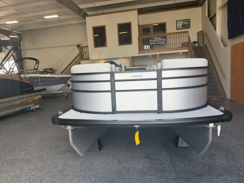 Slide: The Image of Harris 210 Cruiser 2025 - 9