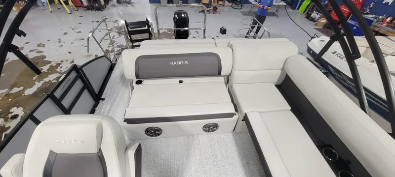 Slide: The Image of Harris 210 Cruiser 2025 - 4