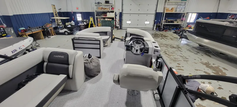 Slide: The Image of Harris 210 Cruiser 2025 - 6