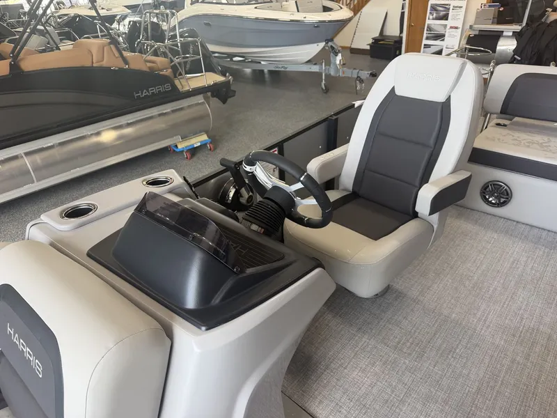 Slide: The Image of Harris 210 Cruiser 2025 - 3