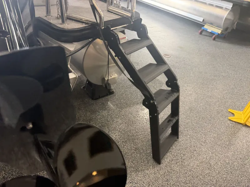 Slide: The Image of Harris 210 Cruiser 2025 - 1