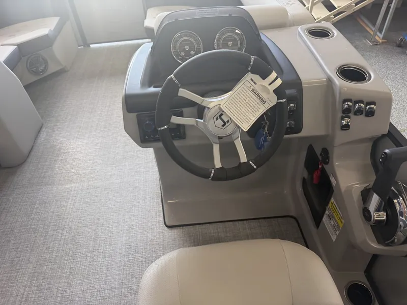 Slide: The Image of Harris 210 Cruiser 2025 - 5