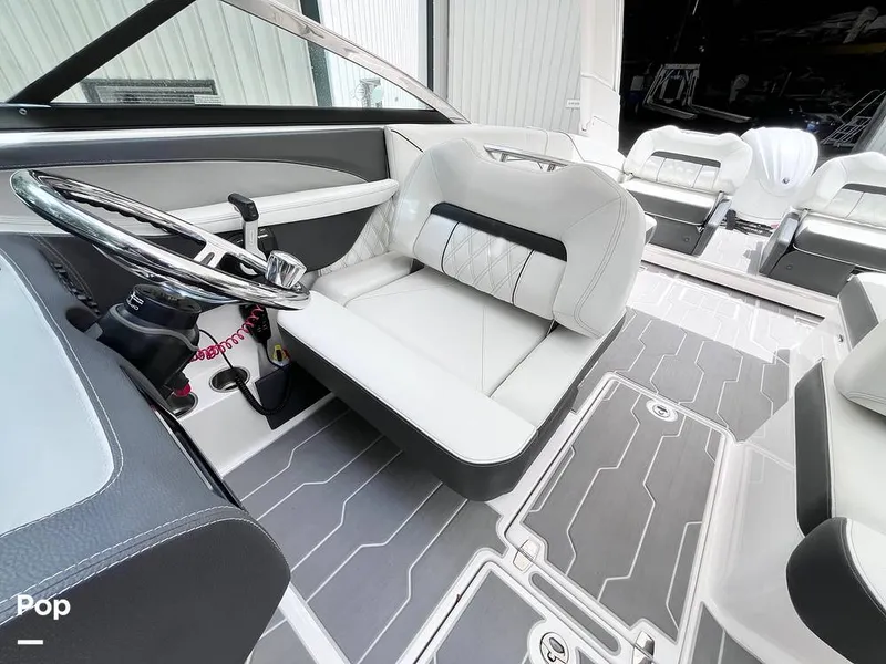 Slide: The Image of Captain's Chair - 16722746