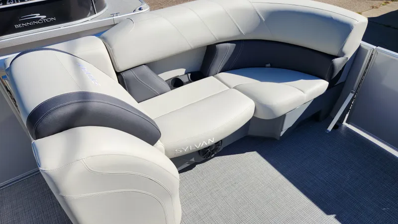 Slide: The Image of Sylvan MIRAGE 8522 2025 - 10