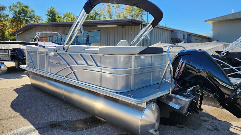 Slide: The Image of Sylvan MIRAGE 8522 2025 - 8