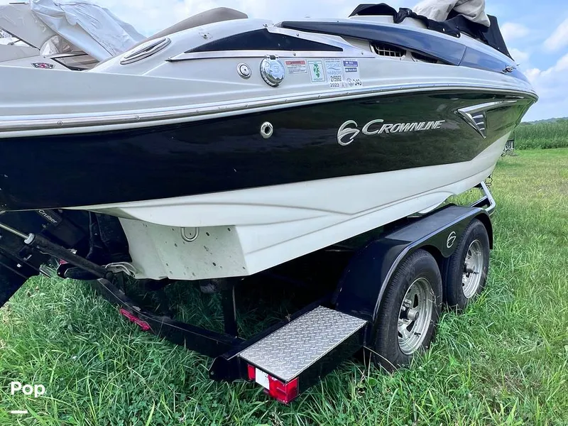 Slide: The Image of Crownline Boats 220 SS 2022 - 16643364