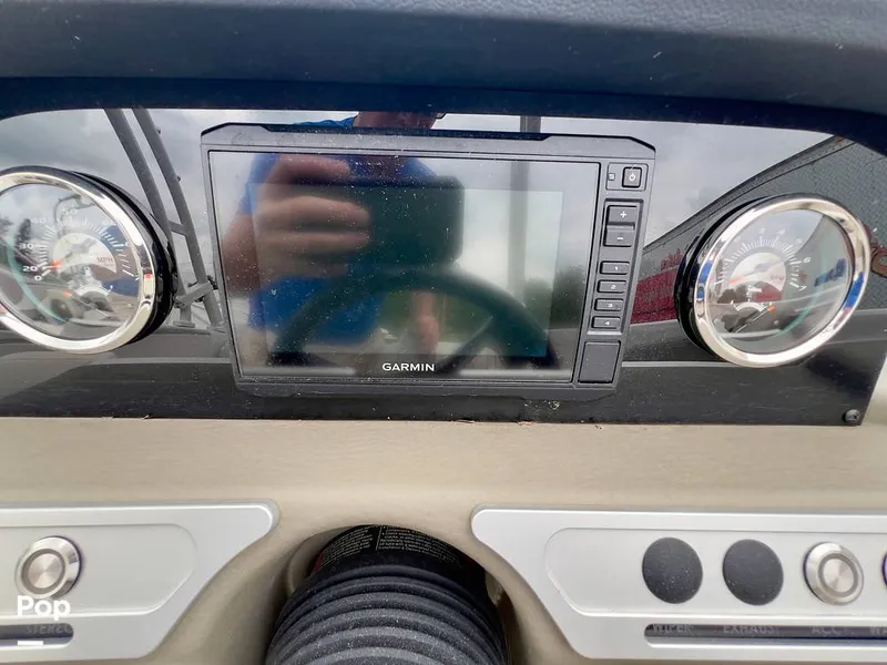 Slide: The Image of Crownline Boats 240 SS 2022 - 16643099