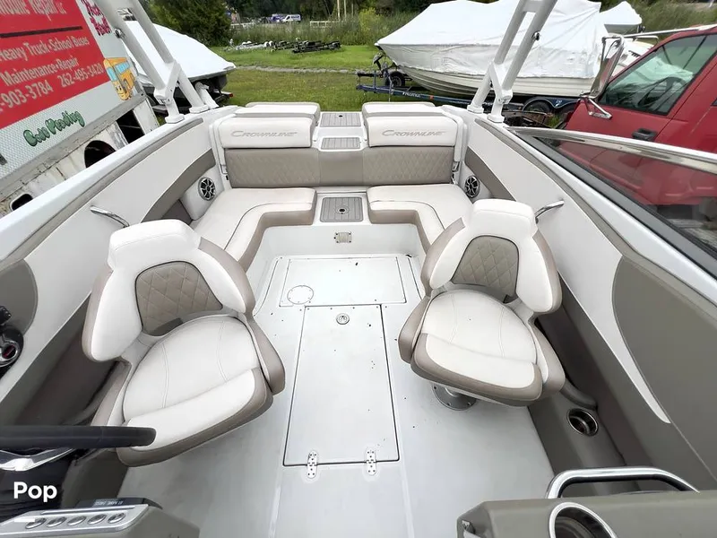Slide: The Image of Crownline Boats 240 SS 2022 - 16643102