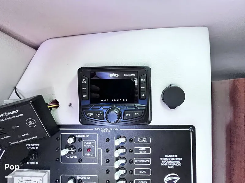 Slide: The Image of Crownline Boats 264 CR 2022 - 16643707