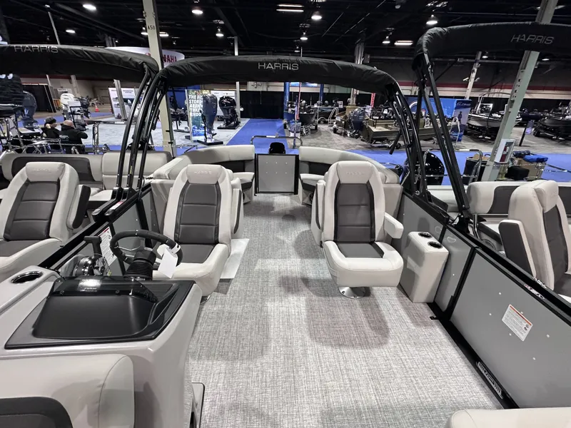 Slide: The Image of Harris 210 Cruiser 2025 - 10