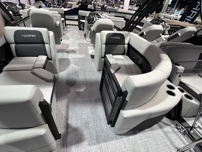 Slide: The Image of Harris 210 Cruiser 2025 - 11