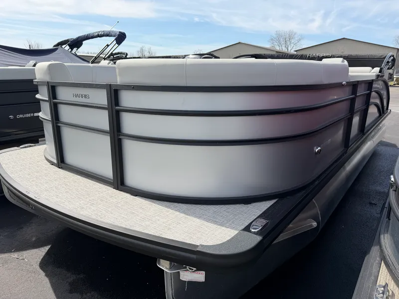 Slide: The Image of Harris 210 Cruiser 2025 - 16