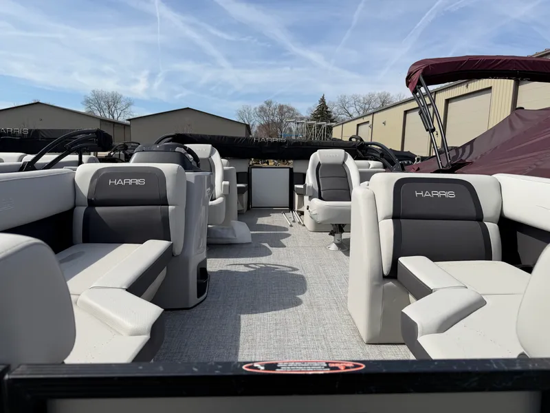 Slide: The Image of Harris 210 Cruiser 2025 - 17