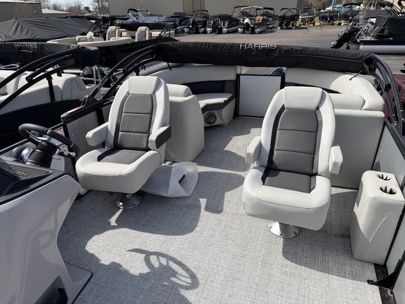 Slide: The Image of Harris 210 Cruiser 2025 - 19