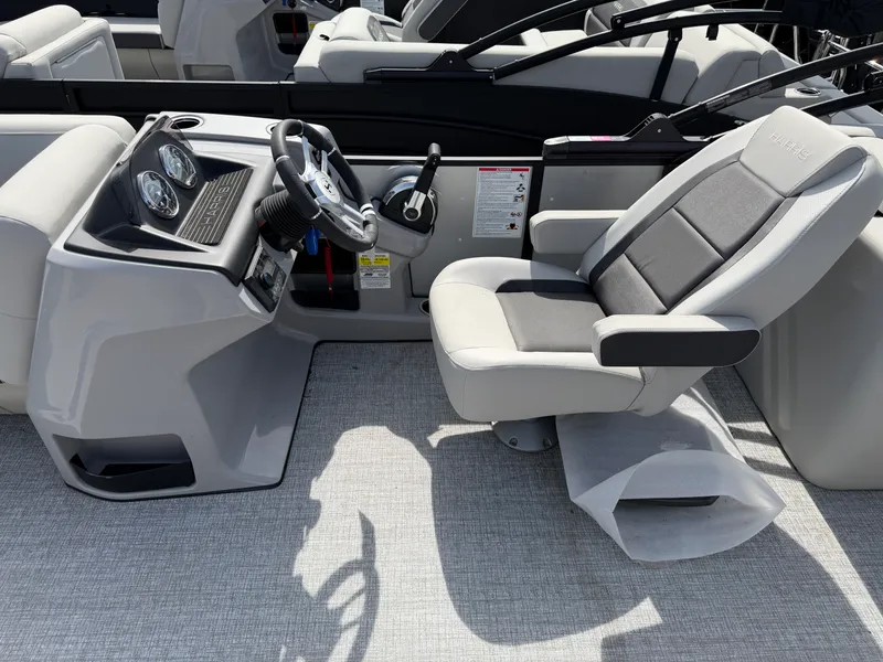 Slide: The Image of Harris 210 Cruiser 2025 - 21