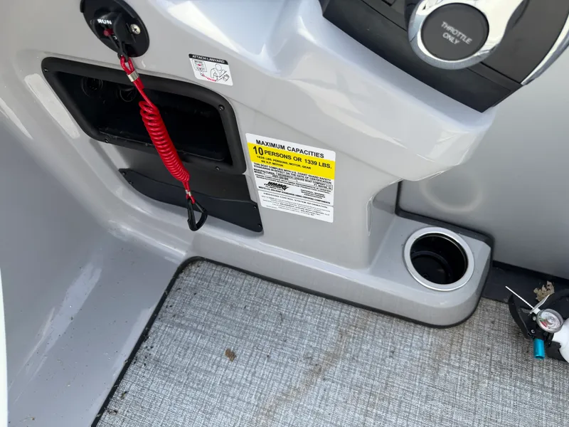 Slide: The Image of Harris 210 Cruiser 2025 - 23