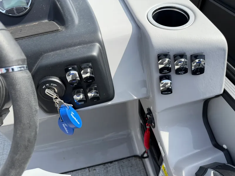 Slide: The Image of Harris 210 Cruiser 2025 - 24