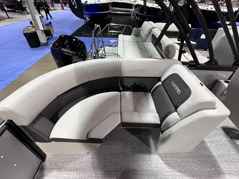 Slide: The Image of Harris 210 Cruiser 2025 - 3