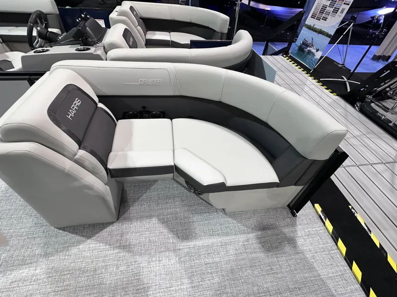 Slide: The Image of Harris 210 Cruiser 2025 - 4