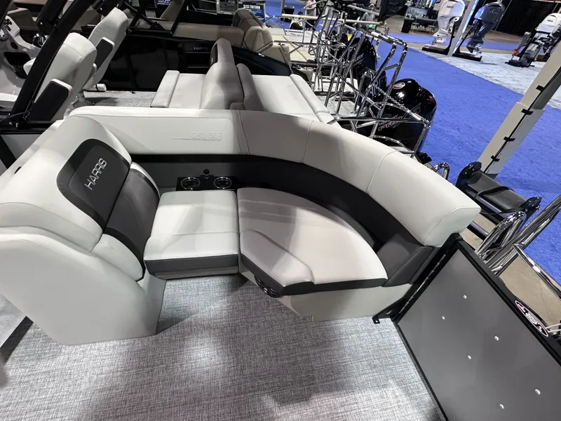 Slide: The Image of Harris 210 Cruiser 2025 - 9