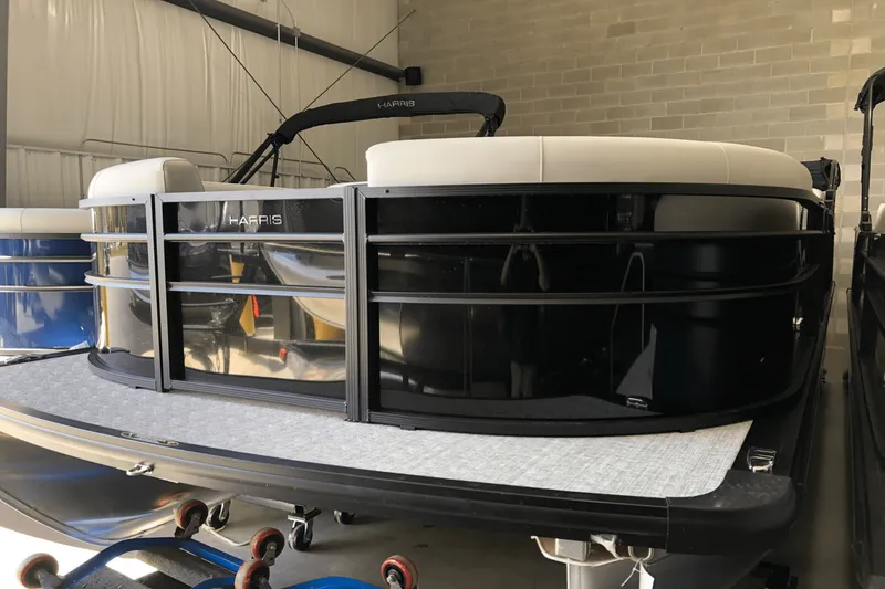 Slide: The Image of Harris 210 Cruiser 2025 - 1