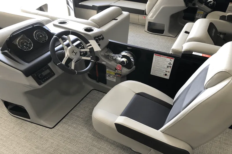 Slide: The Image of Harris 210 Cruiser 2025 - 10