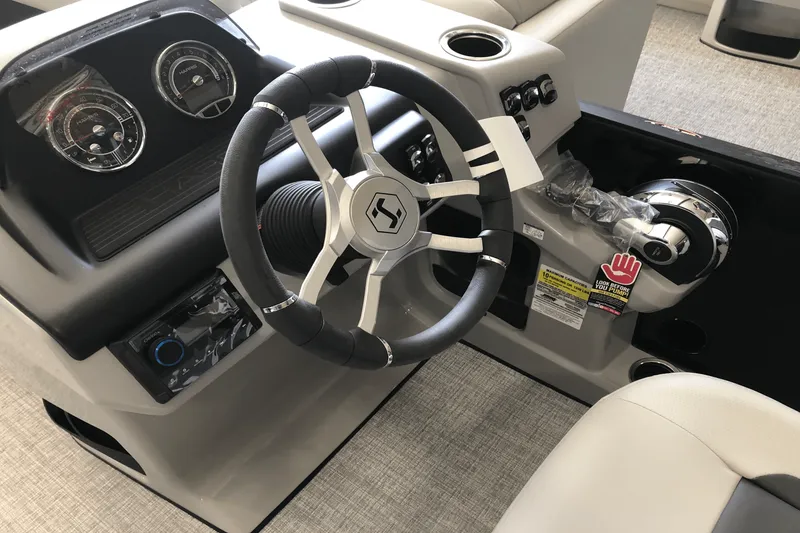 Slide: The Image of Harris 210 Cruiser 2025 - 11