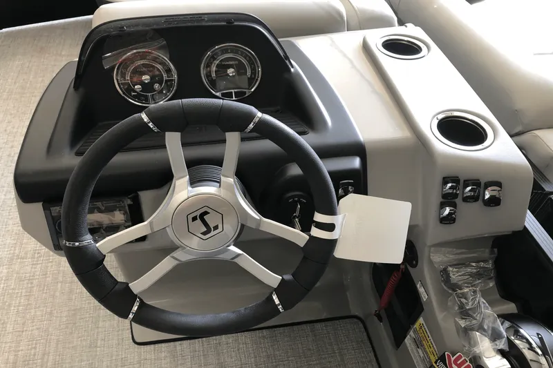 Slide: The Image of Harris 210 Cruiser 2025 - 12