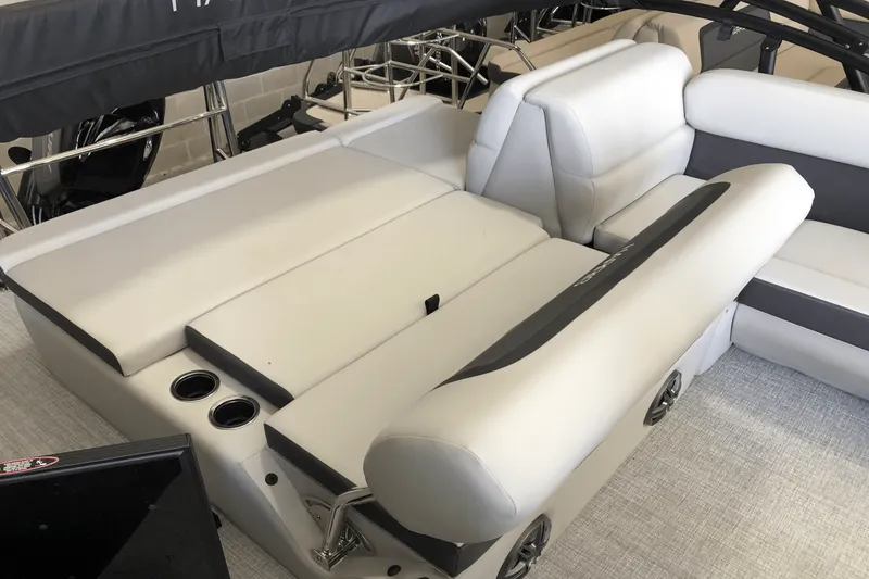 Slide: The Image of Harris 210 Cruiser 2025 - 17