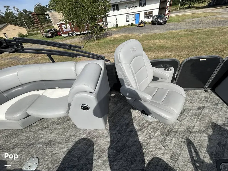 Slide: The Image of Manitou 23 Aurora LE 2020 - 16683746