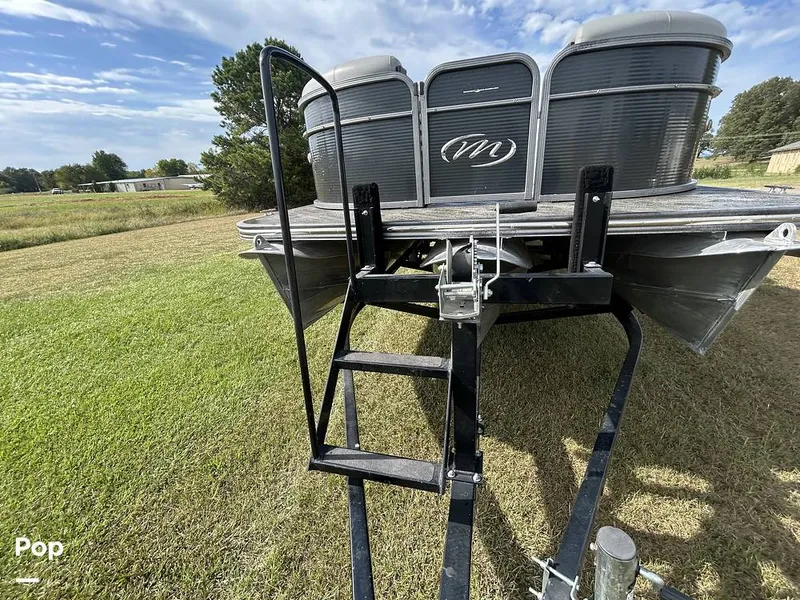 Slide: The Image of Manitou 23 Aurora LE 2020 - 16683720