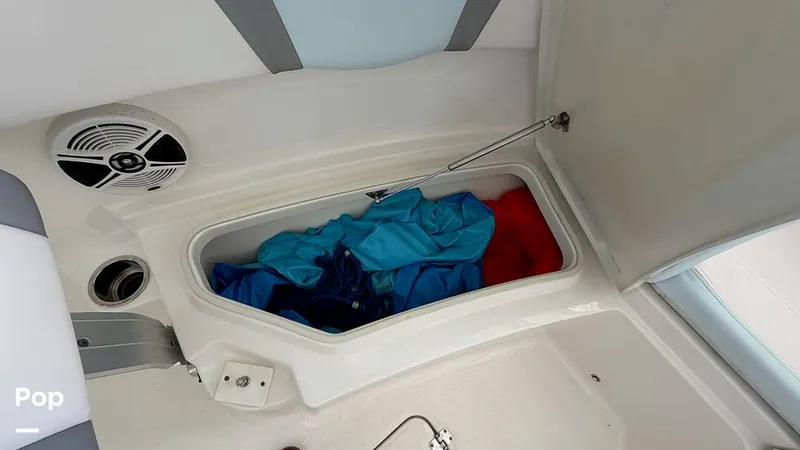 Slide: The Image of Robalo R230 CC 2020 - 16711550