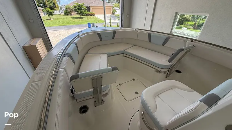 Slide: The Image of Robalo R230 CC 2020 - 16711542